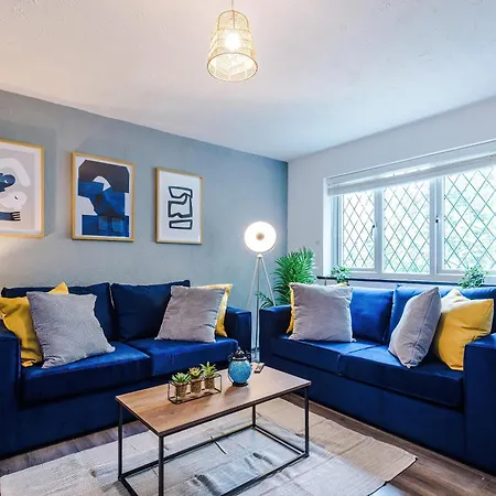 Stylish - 5g Wifi - Free Off-road Parking - Sleeps 6 Manchester