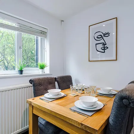 Stylish - 5g Wifi - Free Off-road Parking - Sleeps 7 *