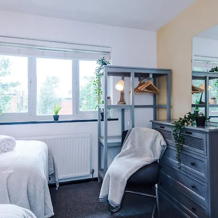 Stylish - 5g Wifi - Free Off-road Parking - Sleeps 6