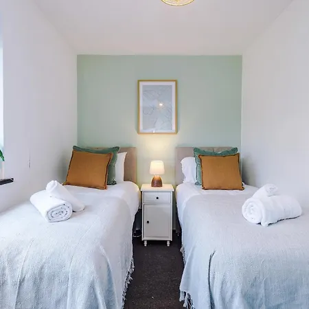 Stylish - 5g Wifi - Free Off-road Parking - Sleeps 7 Manchester