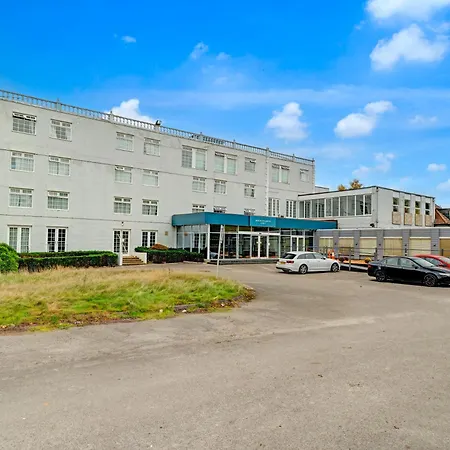 Airport By Dancenter 4*