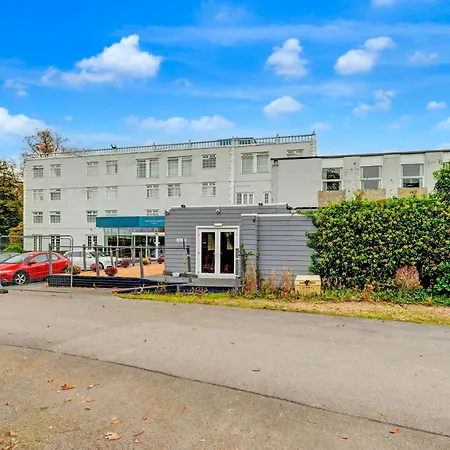 Airport By Dancenter 4*