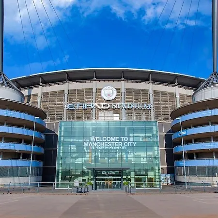 Casa de Férias Home-from-home Near Etihad, Garden & Free Parking Manchester