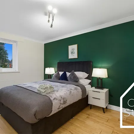 Dom wakacyjny Spacious 4 Bedroom House With Pool Table And Pac-man Games In The Centre *