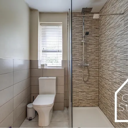 Holiday home Spacious 4 Bedroom House With Pool Table And Pac-man Games In The Centre