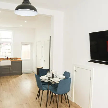 Home Near Etihad, Free Parking, Workplace & Garden * 曼彻斯特