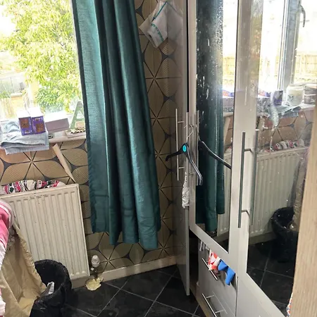 Female&family Single, Double And King Size With Shared Bathroom Ubytování v soukromí Manchester