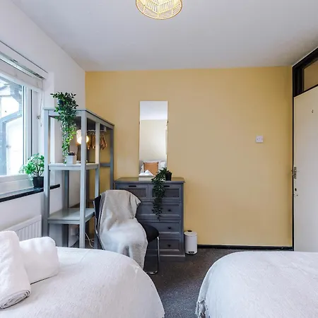 Dom wakacyjny Stylish - 5g Wifi - Free Off-road Parking - Sleeps 7 Manchester