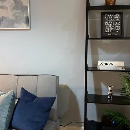 Home-from-home Near Etihad, Garden & Free Parking *