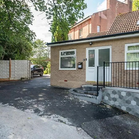 Modern 4-bed Retreat In Prestwich, Perfect For Weekend Getaways * Μάντσεστερ