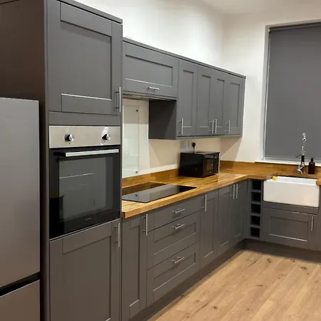 Holiday home Home-from-home Near Etihad, Garden & Free Parking *