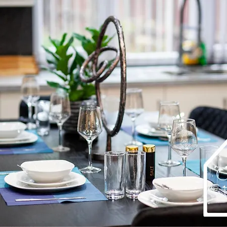 Spacious 4 Bedroom House With Pool Table And Pac-man Games In The Centre Dom wakacyjny Manchester