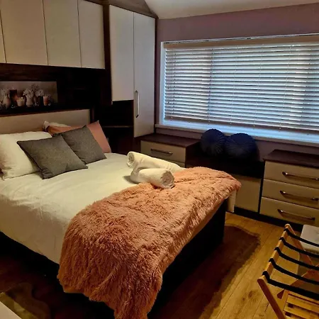 Feriehus Cosy Manchester 3-Bed House With Parking Sleeps 5 *