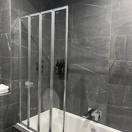 Casa de Férias Home-from-home Near Etihad, Garden & Free Parking