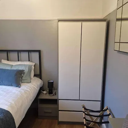 Сasa de vacaciones Sleeps 5 - Free Parking - Near Airport & *