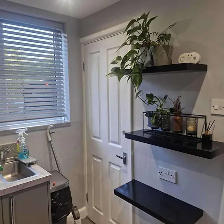 Sleeps 5 - Free Parking - Near Airport & בית נופש מנצ'סטר