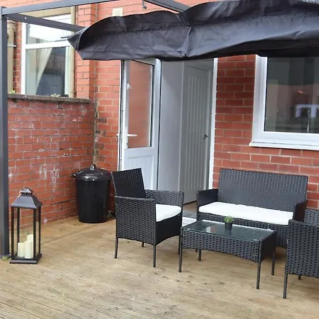 Home-from-home Near Etihad, Garden & Free Parking