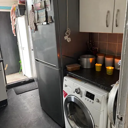 Female&family Single, Double And King Size With Shared Bathroom 홈스테이