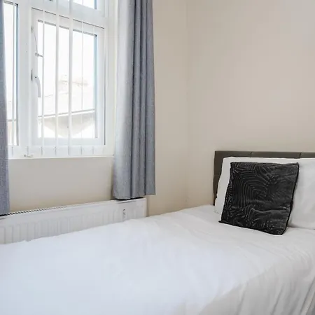 Nyaraló Spacious 6bd Retreat: Homely Comfort & Garden Manchester