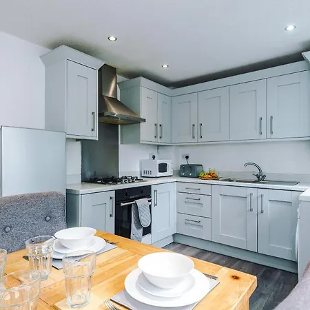 Ferienhaus Stylish - 5g Wifi - Free Off-road Parking - Sleeps 7 *