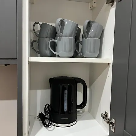 Home Near Etihad, Free Parking, Workplace & Garden 度假居