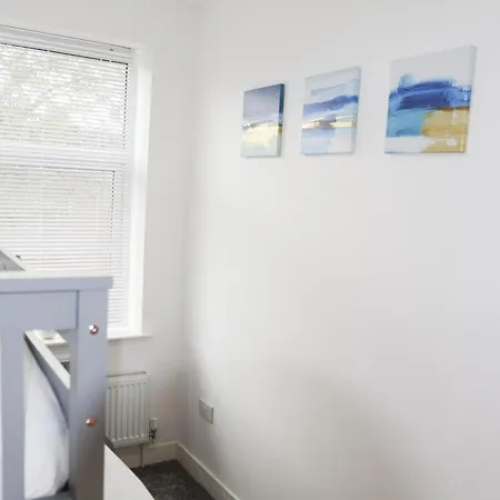 Home-from-home Near Etihad, Garden & Free Parking Holiday home