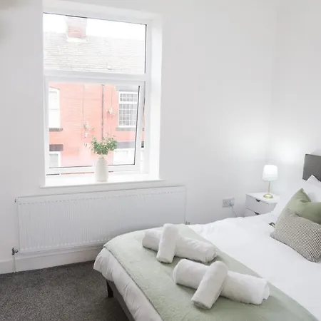 Home-from-home Near Etihad, Garden & Free Parking Holiday home Manchester