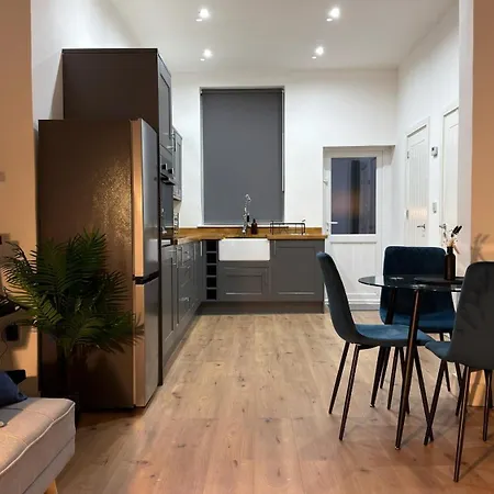 Casa de Férias Home-from-home Near Etihad, Garden & Free Parking