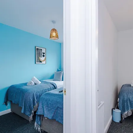 Feriehus Modern 3 Bedroom - Driveway Parking For 2 Vehicles, Close To Centre *