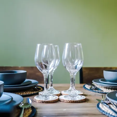 Дом отдыха Stylish 3 Bedroom - Free Parking, Smart Tv, Sleeps 8 Манчестер