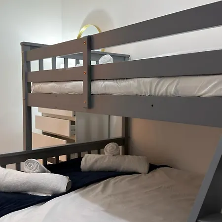 Casa de Férias Home-from-home Near Etihad, Garden & Free Parking *