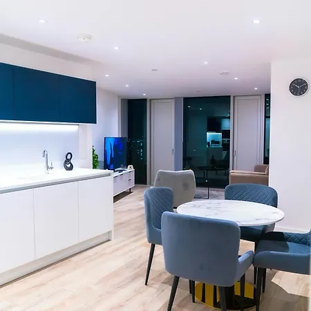 Modern 2 Bed Penthouse With Stunning Views In Center Апартаменты Манчестер