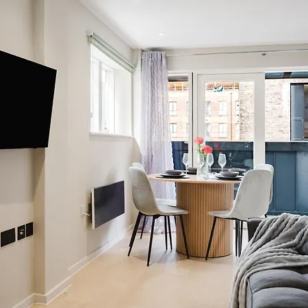 2 Bed Modern Flat, Castlefield, Citycentre, Parking, Self-checkin, Sleeps 4, Balcony, Wifi, Views