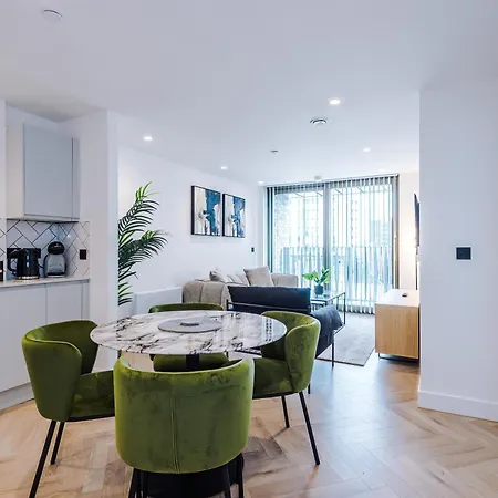 Stylish 2 Bed 2 Bath In
