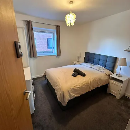 New 2 Bedroom Flat Close To Center Delta Point * Manchester