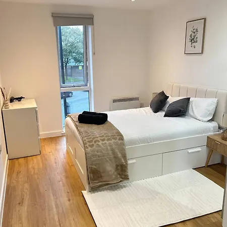 Spacious Mcr - Gym - Terrace - Games - Free Secured Parking شقة مانشستر