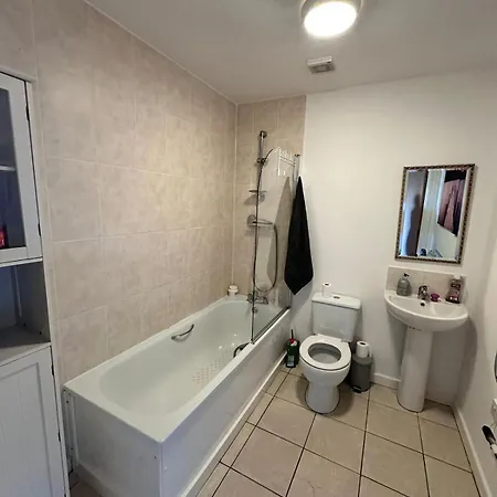 New 2 Bedroom Flat Close To Center Delta Point