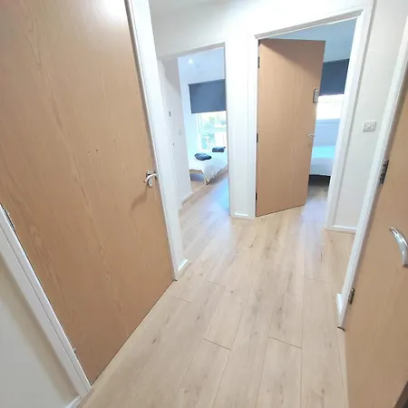 New 2 Bedroom Flat Close To Center Camp Street شقة *