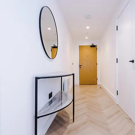 Stylish 2 Bed 2 Bath In Manchester