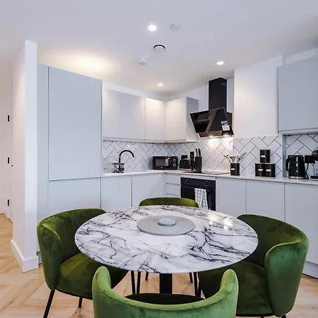 דירה Stylish 2 Bed 2 Bath In