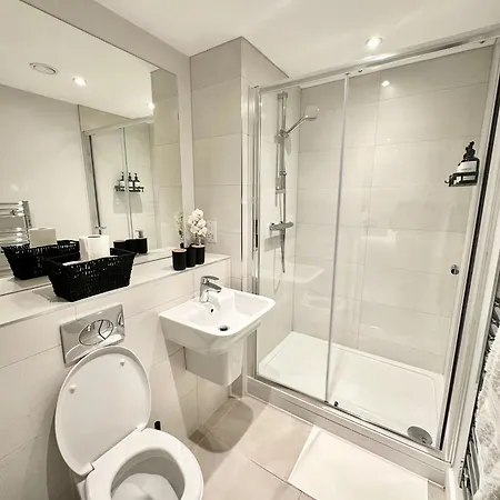 40 Percent Off Monthly 2 Bed Modern Near Piccadilly - Parking - Fast Wifi Manchester