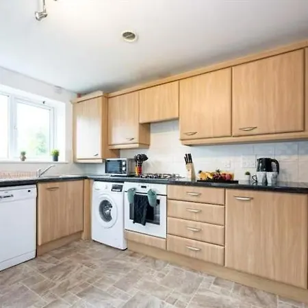 Cosy Nest - Coop Live & Etihad Apartment *