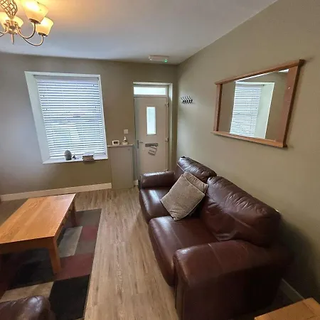 4-bed Family Or Group In Glossop