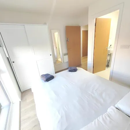 شقة New 2 Bedroom Flat Close To Center Camp Street *