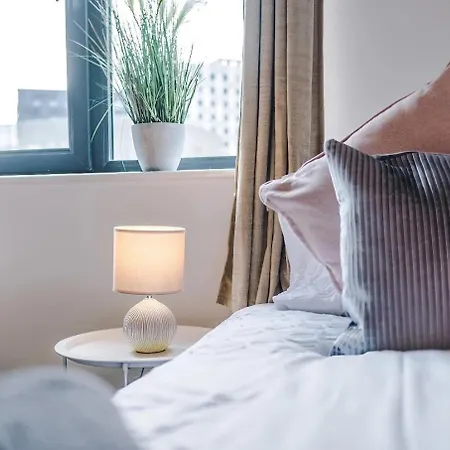 Quay House - Modern Apartments In Salford