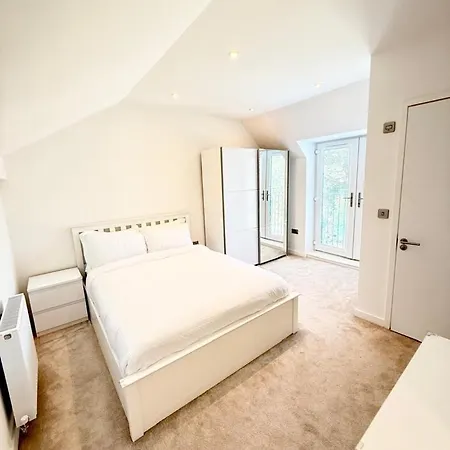 With Free Parking, Close To Media Apartment