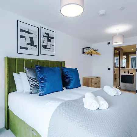 Stylish 2 Bed 2 Bath In מנצ'סטר