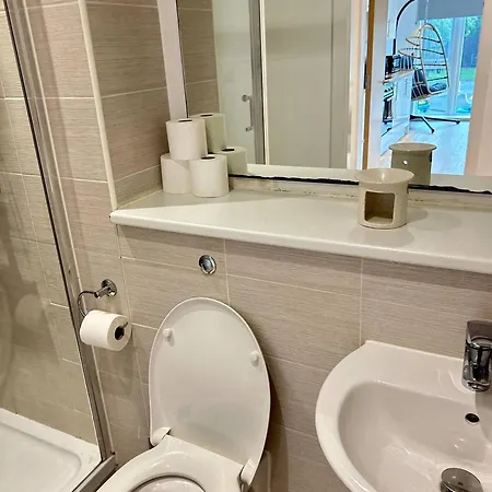 Spacious Mcr - Gym - Terrace - Games - Free Secured Parking Apartment *