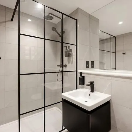 Pappilo At The Heim Manchester