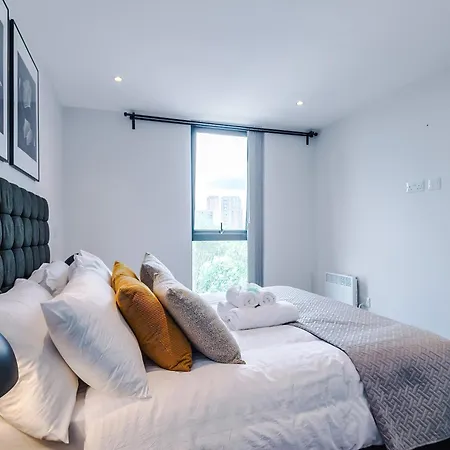 Luxury 1br Self Check-in 10mins To Centre Διαμέρισμα *